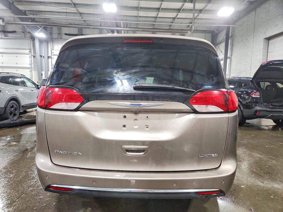 Photo 6 from auction – 2017 CHRYSLER PACIFICA L with VIN 2C4RC1GG1HR679222