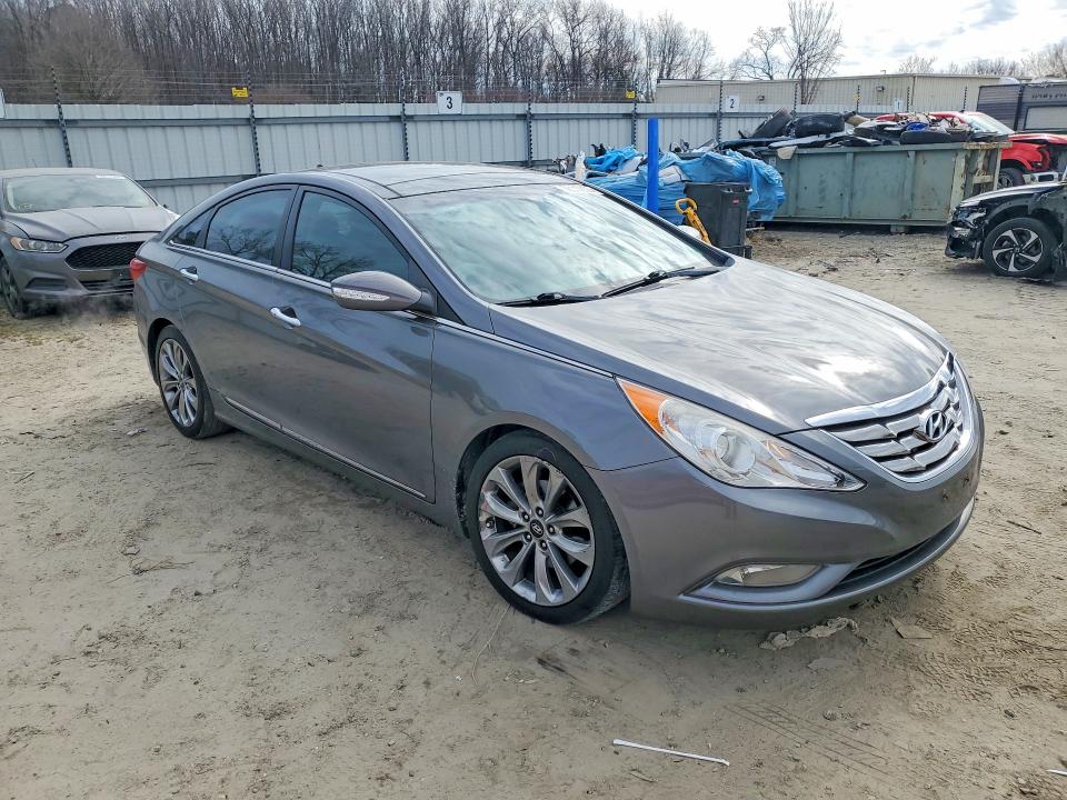 Photo 4 from auction – 2013 HYUNDAI SONATA SE with VIN 5NPEC4AB4DH559953