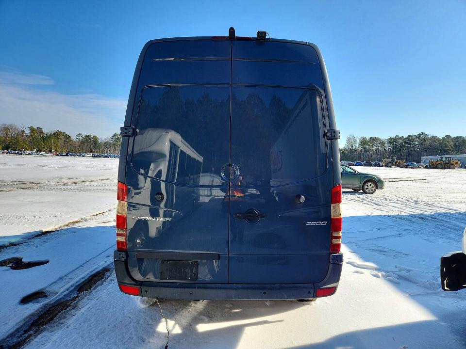 Photo 6 from auction – 2018 MERCEDES-BENZ SPRINTER 2 with VIN WD3PE7CD9JP644882