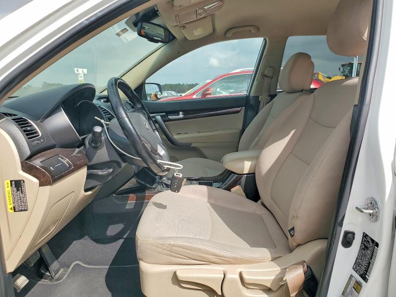 Photo 7 from auction – 2014 KIA SORENTO with VIN 5XYKT3A65EG476282