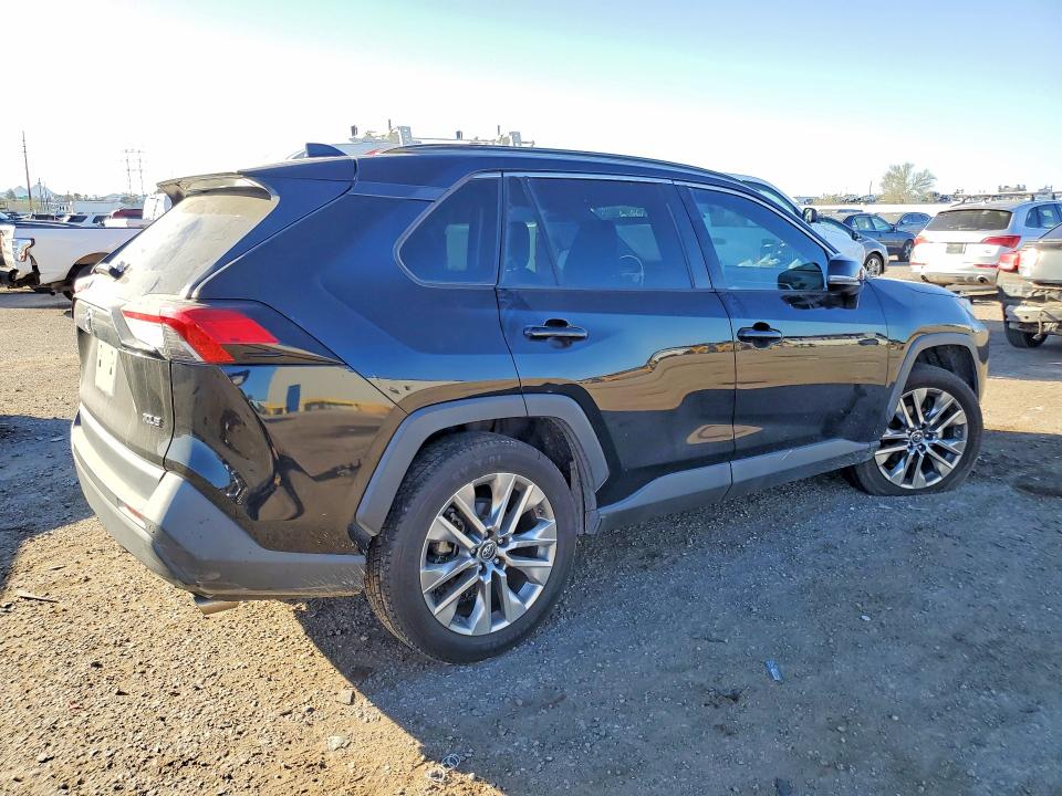 Photo 3 from auction – 2019 TOYOTA RAV4 with VIN 2T3C1RFV3KC001807