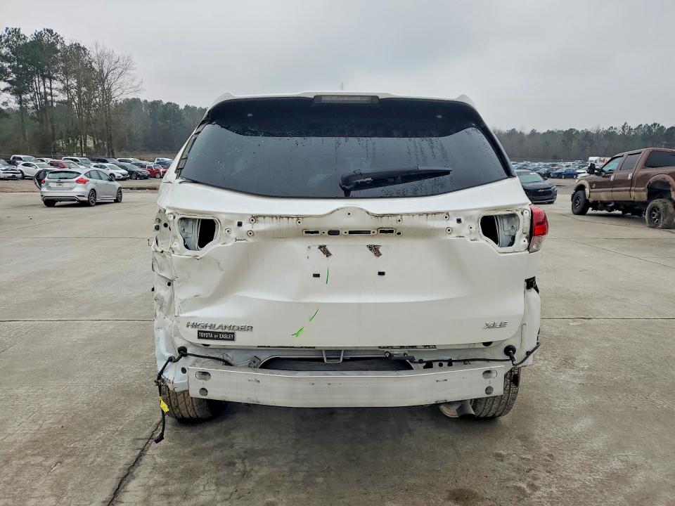 Photo 6 from auction – 2019 TOYOTA HIGHLANDER with VIN 5TDKZRFH3KS321434