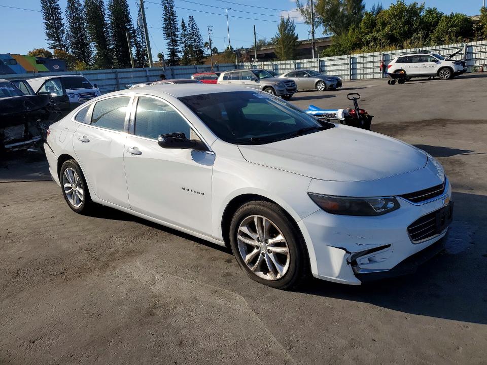 Photo 4 from auction – 2018 CHEVROLET MALIBU with VIN 1G1ZD5STXJF145294
