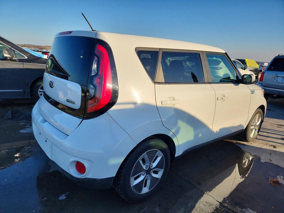 Photo 3 from auction – 2017 KIA SOUL EV with VIN KNDJP3AE5H7025376