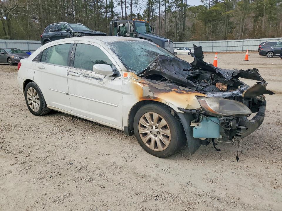 Photo 4 from auction – 2013 CHRYSLER 200 with VIN 1C3CCBABXDN624059