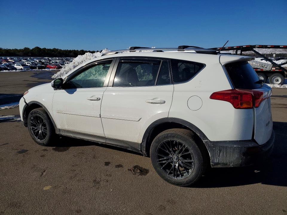 Photo 2 from auction – 2015 TOYOTA RAV4 XLE with VIN JTMRFREV7FJ015774