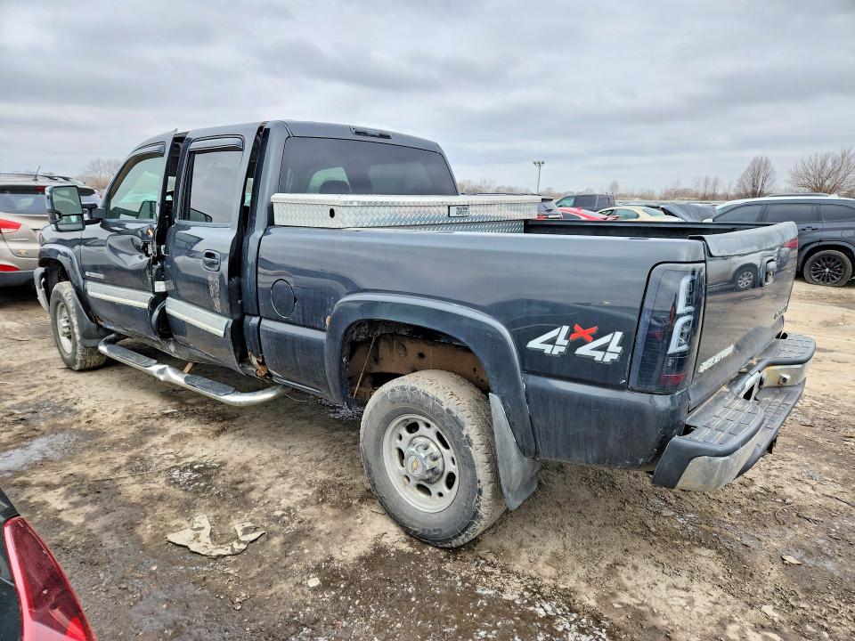 Photo 2 from auction – 2004 CHEVROLET SILVERADO with VIN 1GCHK23U64F142850