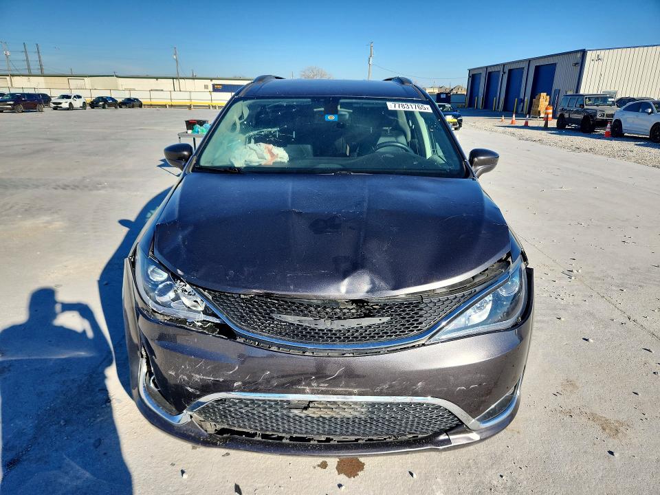 Photo 5 from auction – 2018 CHRYSLER PACIFICA with VIN 2C4RC1BG0JR192736