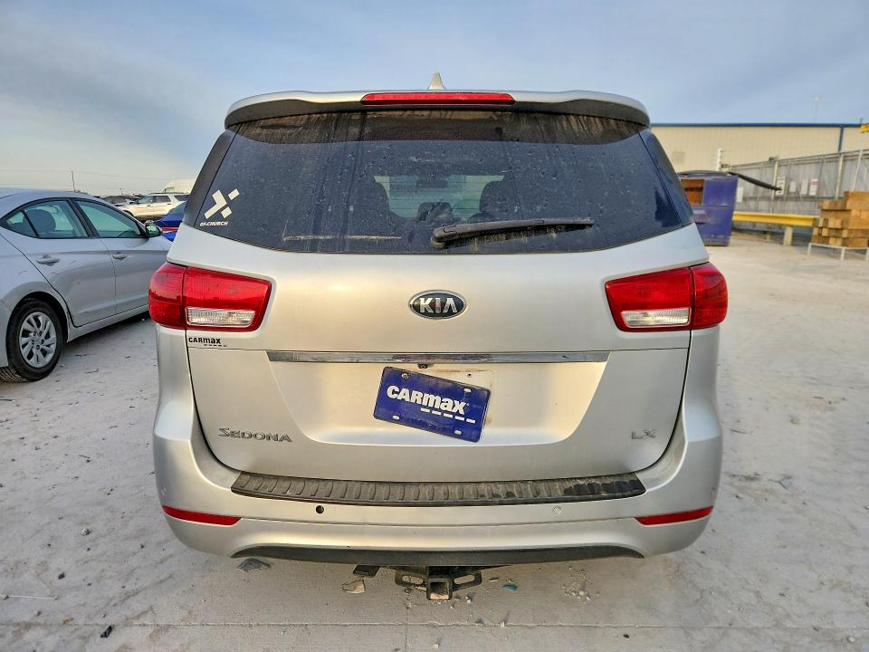 Photo 6 from auction – 2016 KIA SEDONA with VIN KNDMB5C18G6212391