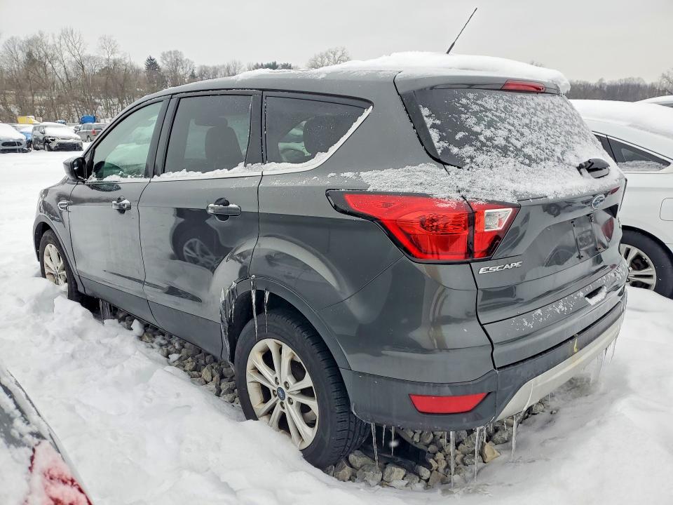 Photo 2 from auction – 2019 FORD ESCAPE with VIN 1FMCU0GD4KUC21067