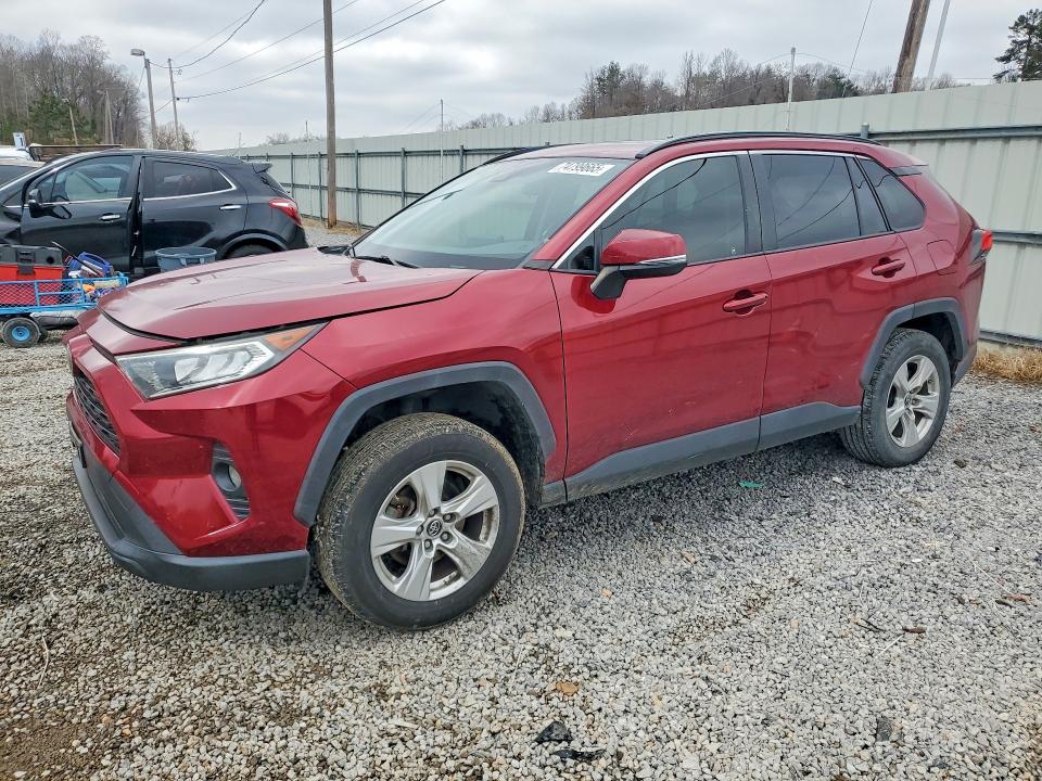 TOYOTA RAV4 XLE 2019 with VIN JTMW1RFV7KD509528 - Photo from auction