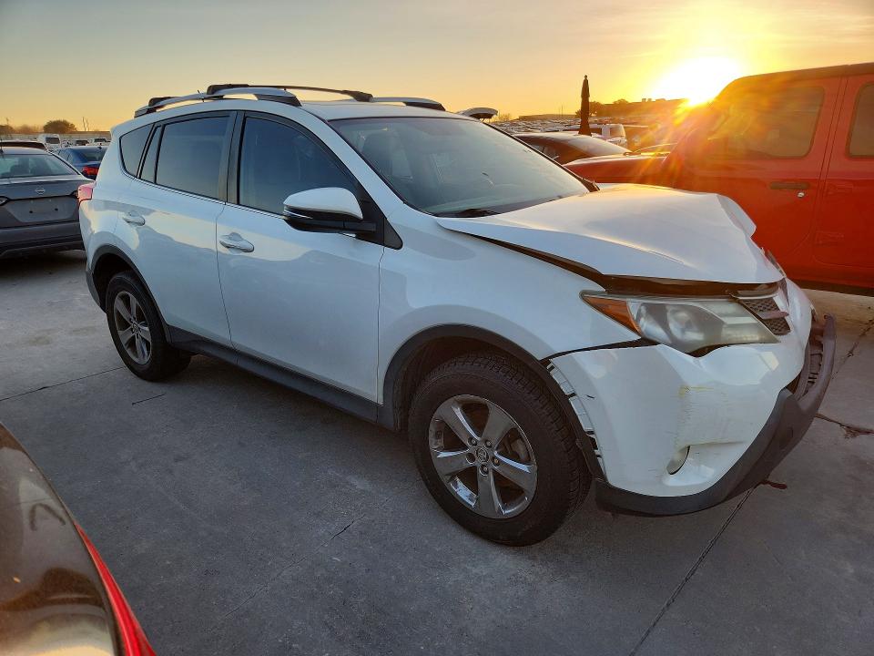 Photo 4 from auction – 2015 TOYOTA RAV4 XLE with VIN JTMWFREV8FD078741