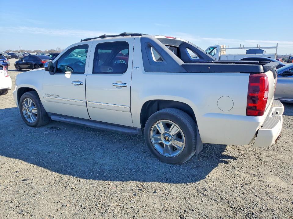 Foto 2 de la subasta – 2010 CHEVROLET AVALANCHE con VIN 3GNVKGE08AG130632