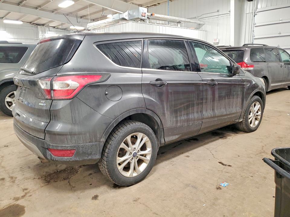 Photo 3 from auction – 2017 FORD ESCAPE SE with VIN 1FMCU9GD9HUB38134
