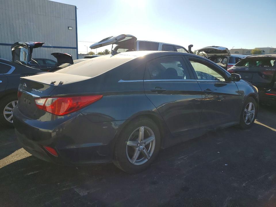 Photo 3 from auction – 2014 HYUNDAI SONATA GLS with VIN 5NPEB4AC4EH847761