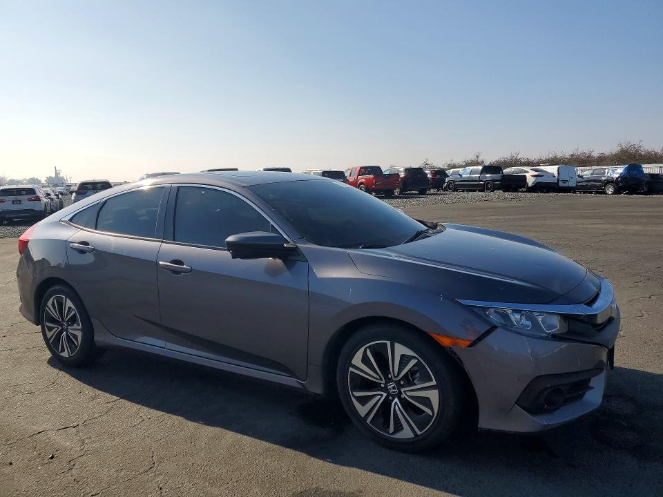 Фото 4 с аукциона – 2016 HONDA CIVIC с VIN 19XFC1F32GE222419