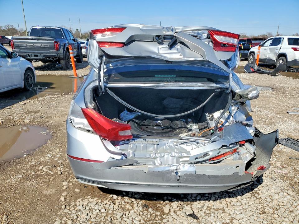 Photo 6 from auction – 2018 HONDA ACCORD with VIN 1HGCV1F11JA085643