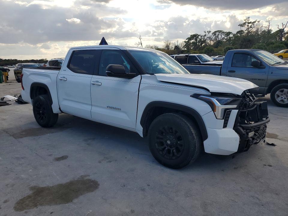 Photo 4 from auction – 2024 TOYOTA TUNDRA with VIN 5TFLA5AB5RX034897