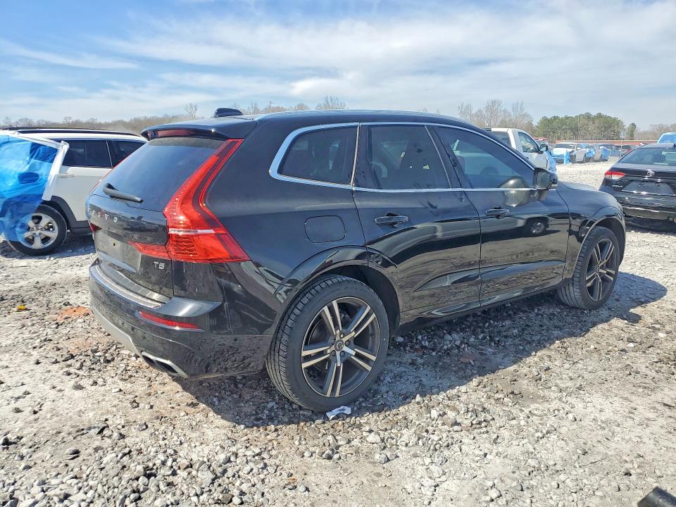 Photo 3 from auction – 2019 VOLVO XC60 with VIN LYV102DKXKB251593