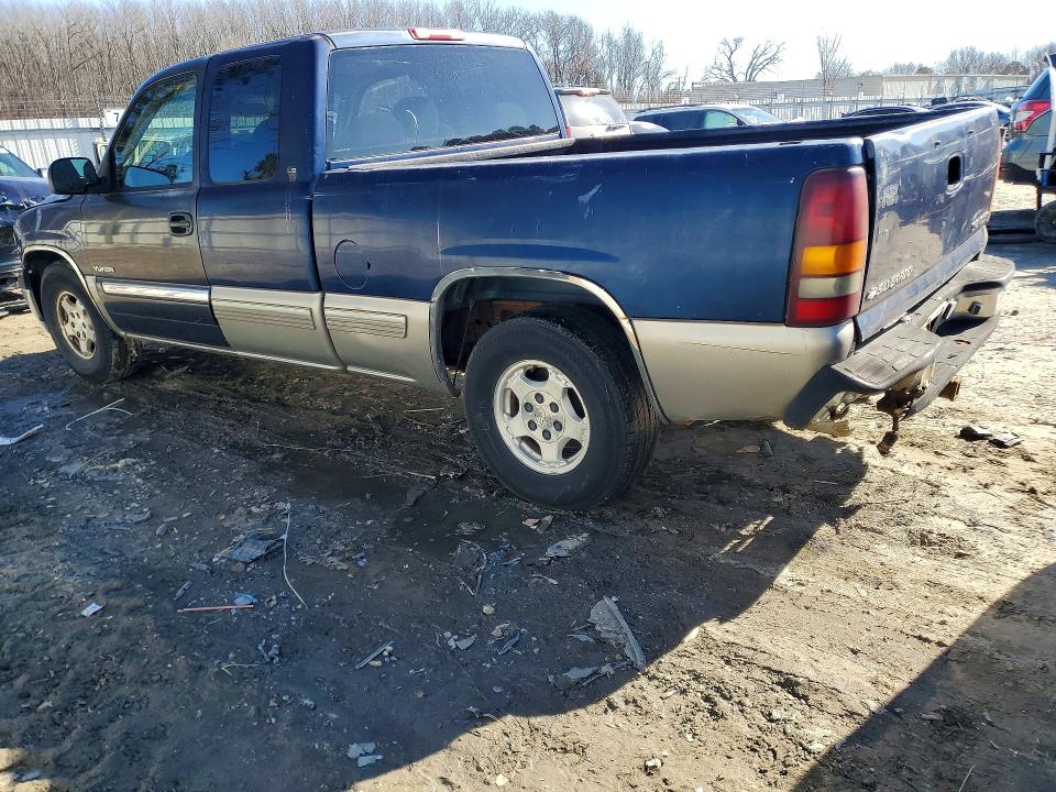 Photo 2 from auction – 2000 CHEVROLET SILVERADO with VIN 1GCEC19TXYZ147790