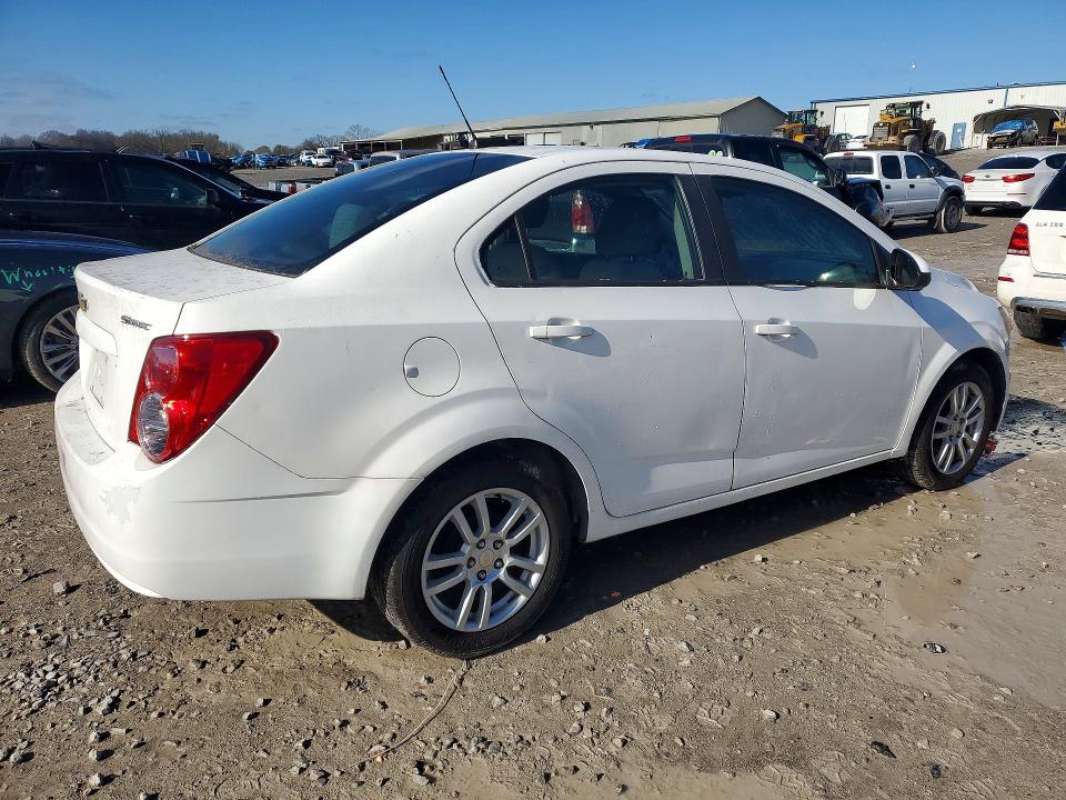 Foto 3 de la subasta – 2015 CHEVROLET SONIC LS con VIN 1G1JA5SH1F4152039