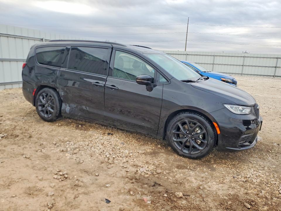 Photo 4 from auction – 2025 CHRYSLER PACIFICA with VIN 2C4RC1GG7SR537643