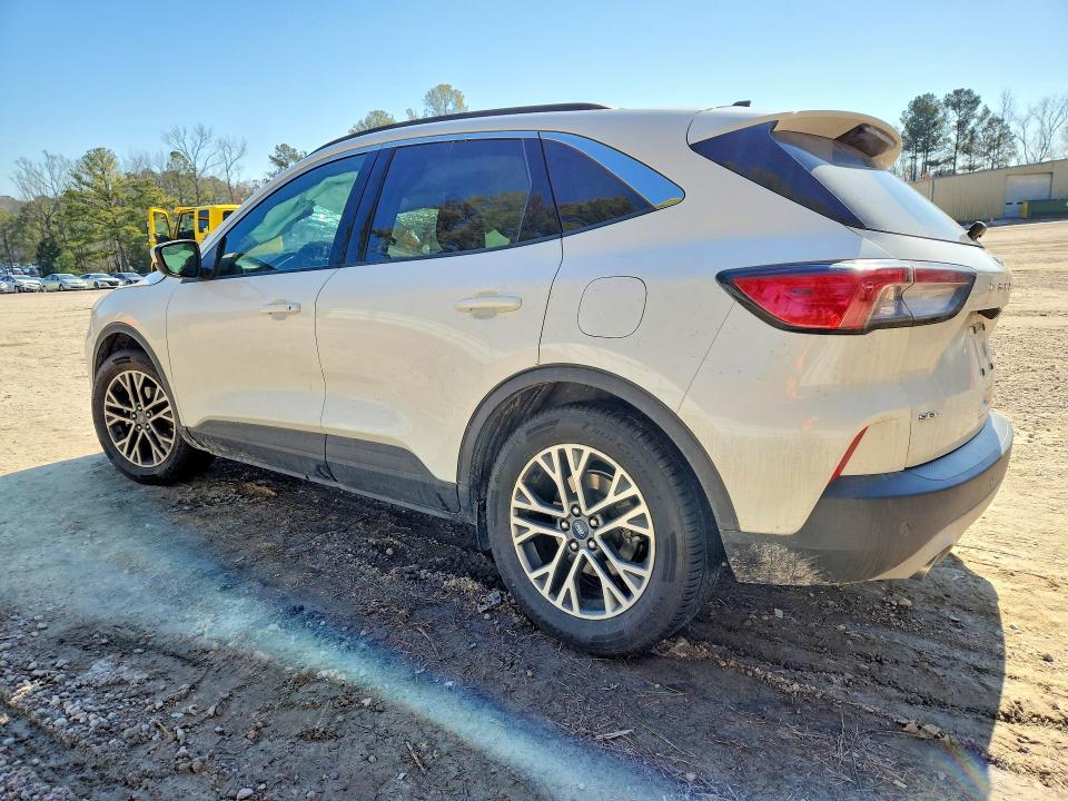 Photo 2 from auction – 2020 FORD ESCAPE with VIN 1FMCU0H6XLUA22980