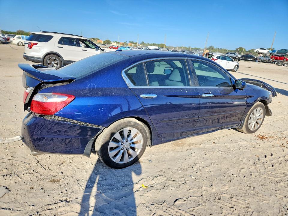 Photo 3 from auction – 2015 HONDA ACCORD with VIN 1HGCR2F83FA022929