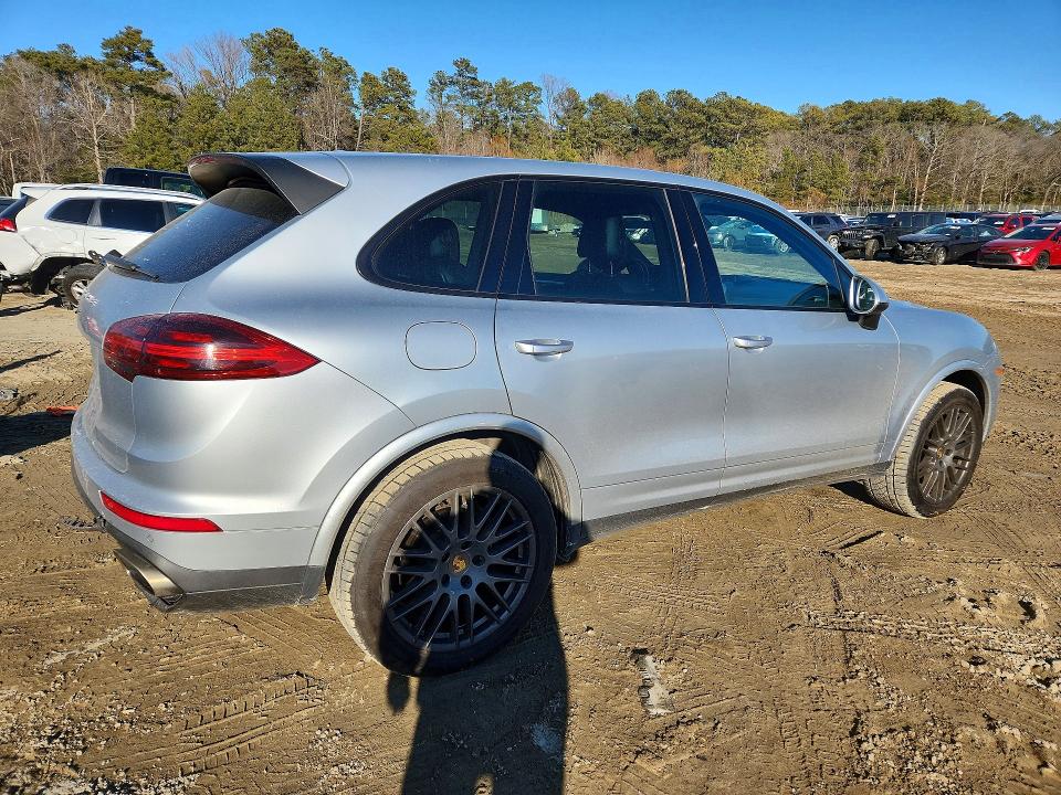 Photo 3 from auction – 2017 PORSCHE CAYENNE with VIN WP1AA2A22HKA83605