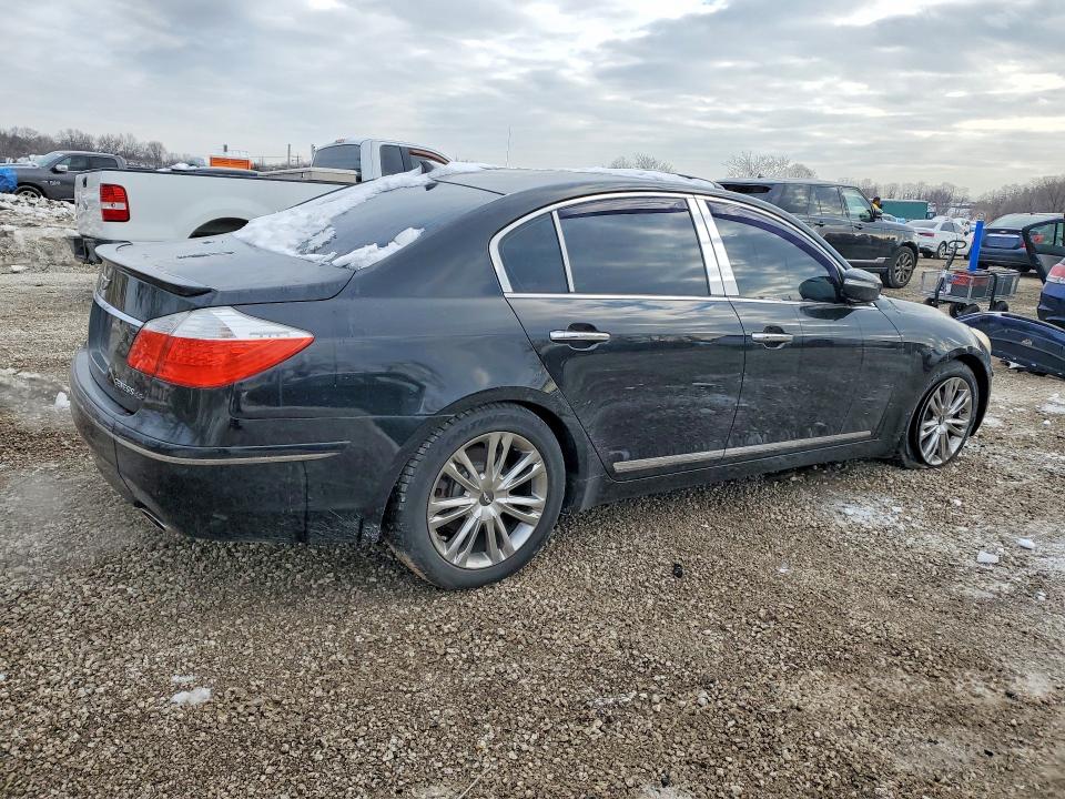 Photo 3 from auction – 2011 HYUNDAI GENESIS with VIN KMHGC4DF4BU118796