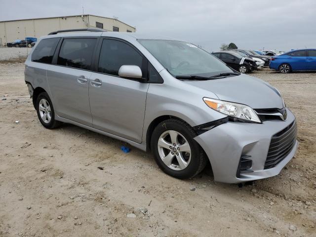Photo 4 from auction – 2018 TOYOTA SIENNA LE with VIN 5TDKZ3DC4JS901648
