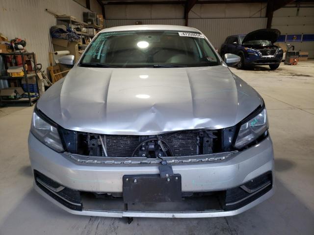 Photo 5 from auction – 2017 VOLKSWAGEN PASSAT S with VIN 1VWAT7A35HC079105