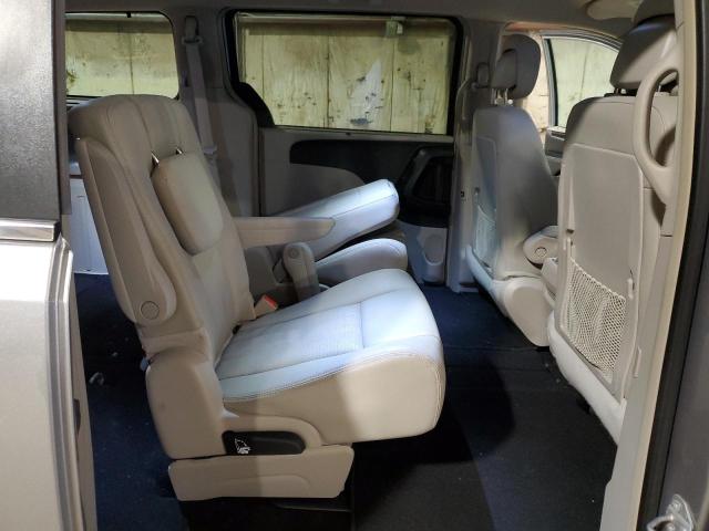 Photo 11 from auction – 2015 CHRYSLER TOWN & COU with VIN 2C4RC1CGXFR697530