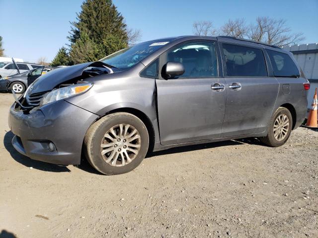 TOYOTA SIENNA XLE 2017 with VIN 5TDYZ3DC2HS897622 - Photo from auction