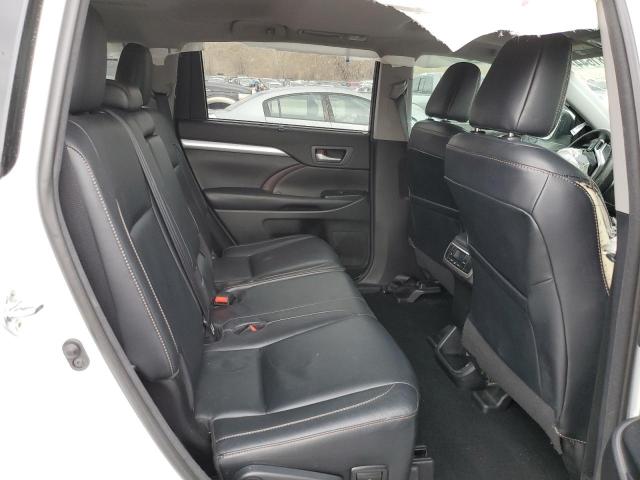 Photo 11 from auction – 2018 TOYOTA HIGHLANDER with VIN 5TDJZRFH9JS891061