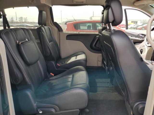 Photo 11 from auction – 2015 CHRYSLER TOWN & COU with VIN 2C4RC1BG3FR521470