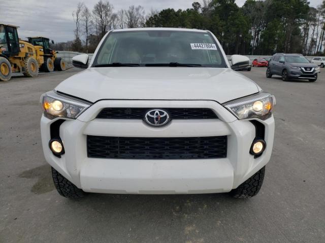 Photo 5 from auction – 2018 TOYOTA 4RUNNER SR with VIN JTEZU5JR5J5176760