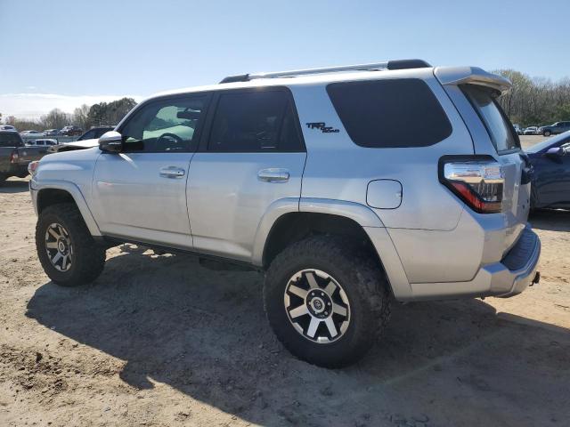 Photo 2 from auction – 2018 TOYOTA 4RUNNER SR with VIN JTEBU5JR1J5573822