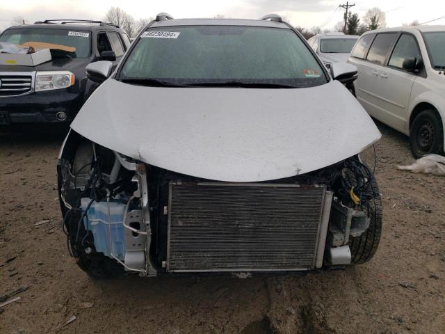 Photo 5 from auction – 2015 TOYOTA RAV4 LIMIT with VIN JTMDFREV5FD160143