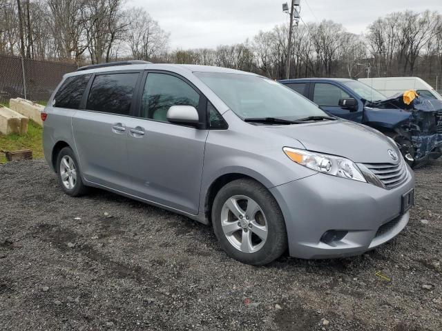Photo 4 from auction – 2017 TOYOTA SIENNA LE with VIN 5TDKZ3DCXHS863966