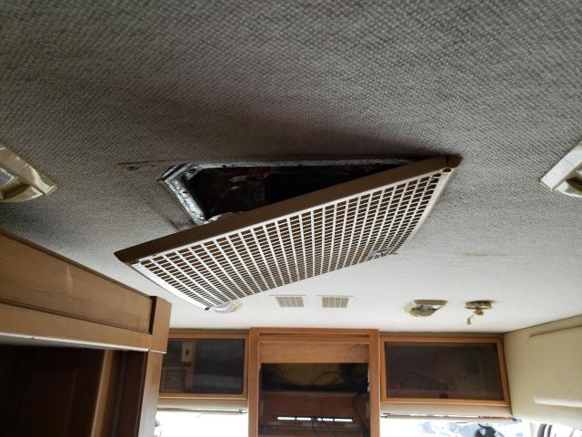 Photo 9 from auction – 2000 DISC MOTORHOME with VIN 4UZ6XFBA8YCH04115