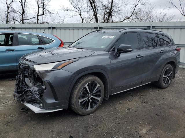 TOYOTA HIGHLANDER 2022 with VIN 5TDJZRBHXNS169383 - Photo from auction