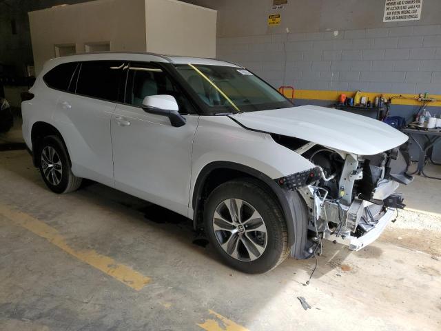 Photo 4 from auction – 2022 TOYOTA HIGHLANDER with VIN 5TDGZRAH1NS140768