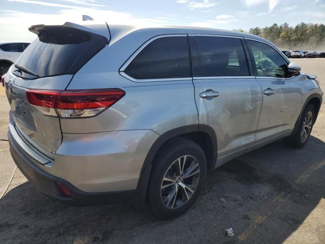 Photo 3 from auction – 2018 TOYOTA HIGHLANDER with VIN 5TDZZRFH8JS284815
