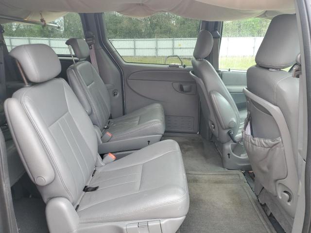 Photo 11 from auction – 2005 CHRYSLER TOWN & COU with VIN 2C8GP54LX5R142816
