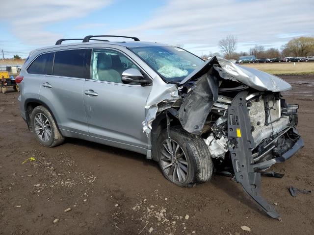 Photo 4 from auction – 2018 TOYOTA HIGHLANDER with VIN 5TDJZRFH3JS559469