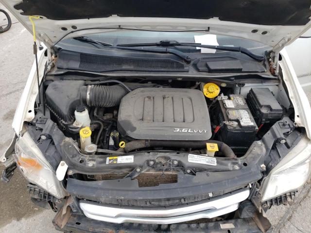 Photo 12 from auction – 2016 CHRYSLER TOWN & COU with VIN 2C4RC1BG2GR198143