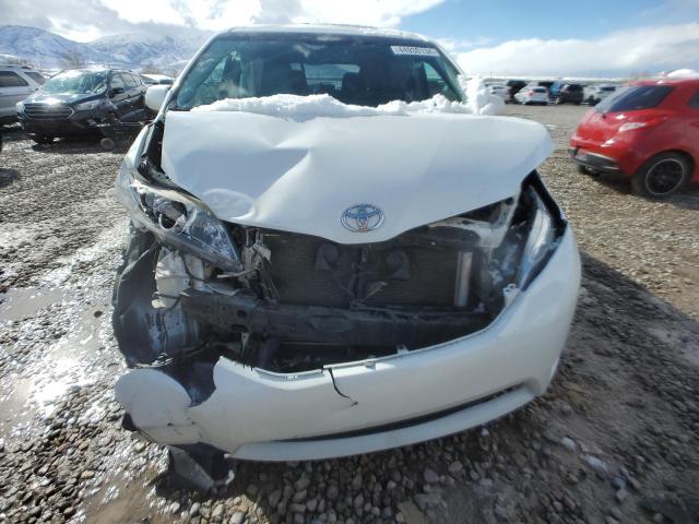 Photo 5 from auction – 2017 TOYOTA SIENNA XLE with VIN 5TDYZ3DC2HS821429