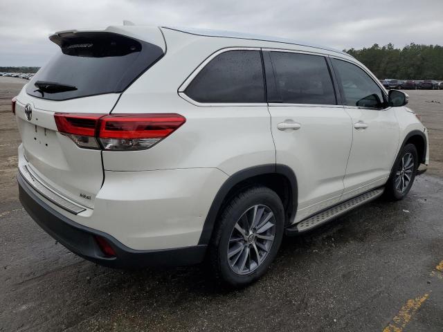 Photo 3 from auction – 2018 TOYOTA HIGHLANDER with VIN 5TDKZRFH6JS529354
