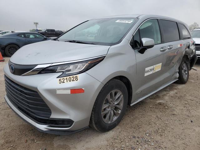 TOYOTA SIENNA LE 2021 with VIN 5TDKRKEC8MS063914 - Photo from auction